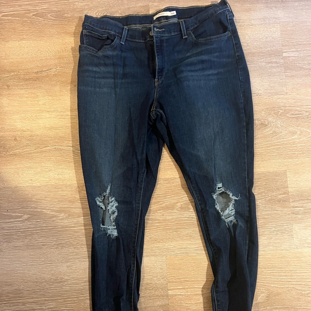 Distressed Levi’s Skinny Jeans (Plus Size)
